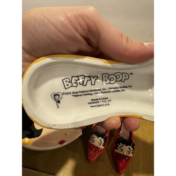 Betty Boop Collectible Plate, Spoon Rest And Salt And Pepper Shakers - Picture 5 of 8